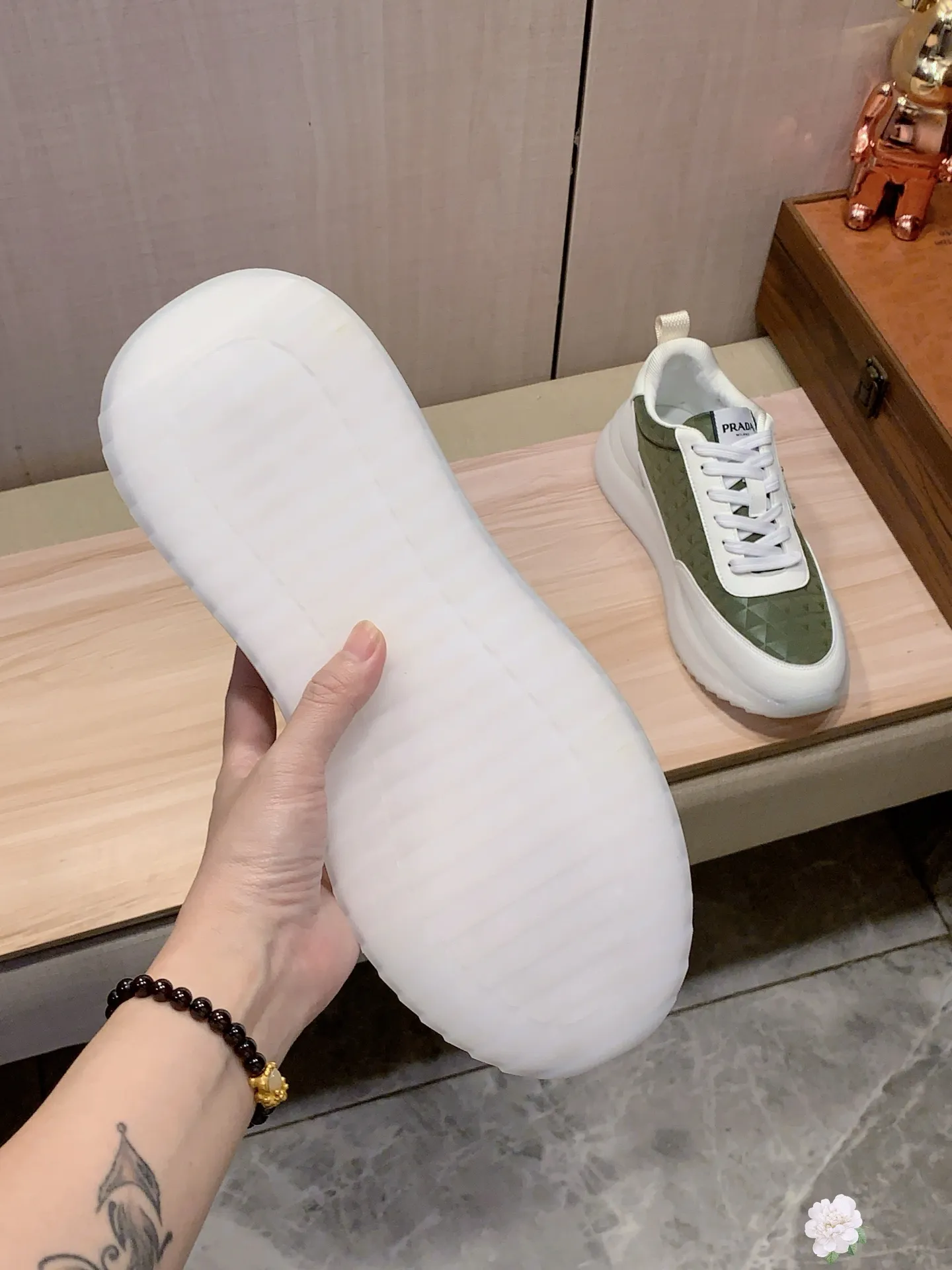 Men's men's shoes💰460💰💰🎩🎩[Lightning][Lightning] "PRADA*" The latest and most popular casual shoes, top brand [seduce] luxury ~ purchasing agency, top ~ quality. [Strong] The upper is made of imported breathable cowhide with material ➕ breathable sheepskin feet (•) and fine workmanship. The original stylish and stylish soft rubber wear-resistant and non-slip outsole is light and comfortable on the feet. The real thing looks better in real photos. 413: code: 38-44, 3️⃣ colors selected